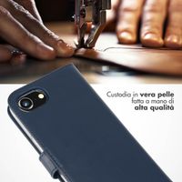 Selencia Cover a libro in vera pelle Apple iPhone 17e / 16e - Blu