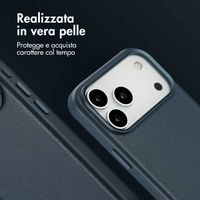 Accezz Cover in Pelle con MagSafe Apple iPhone 17 Pro Max - Nightfall Blue